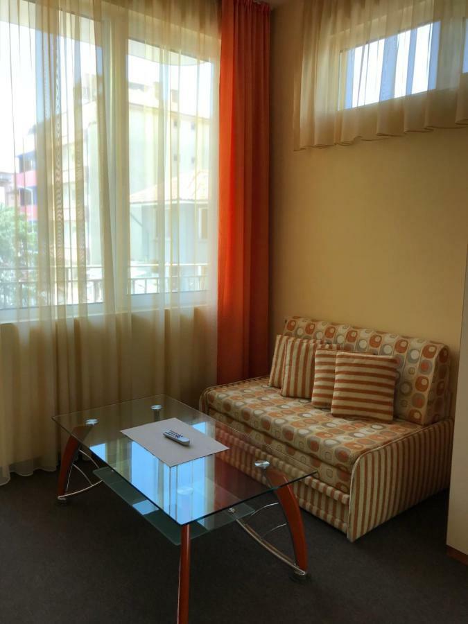 Family House Cherry เนเซบาร์ ภายนอก รูปภาพ